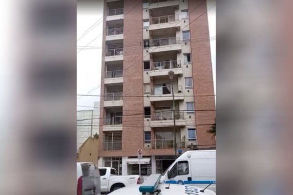 Trágica muerte de una mujer tras precipitarse al patio interno de un