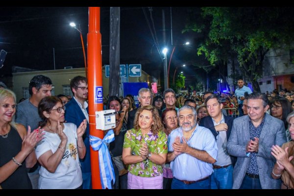 La intendente Fuentes habilitó nueva iluminación Led en el Bº Alberdi