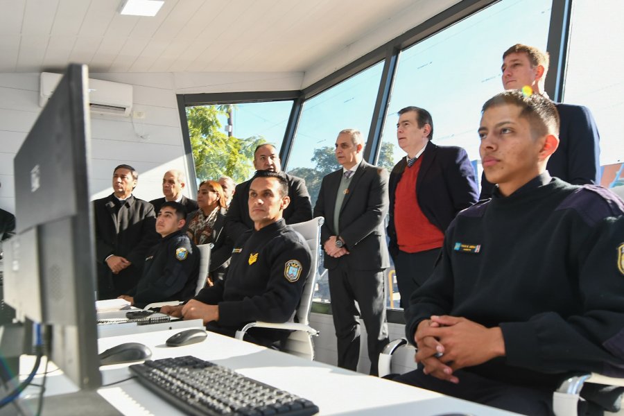 Zamora inauguró obras en una planta potabilizadora una sala de