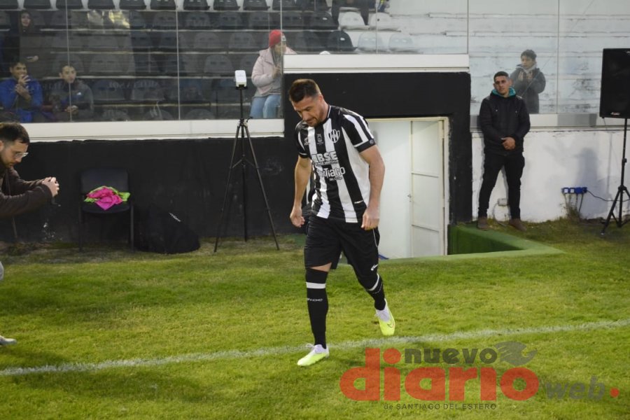 Presentación del plantel y la nueva camiseta de Central Córdoba en