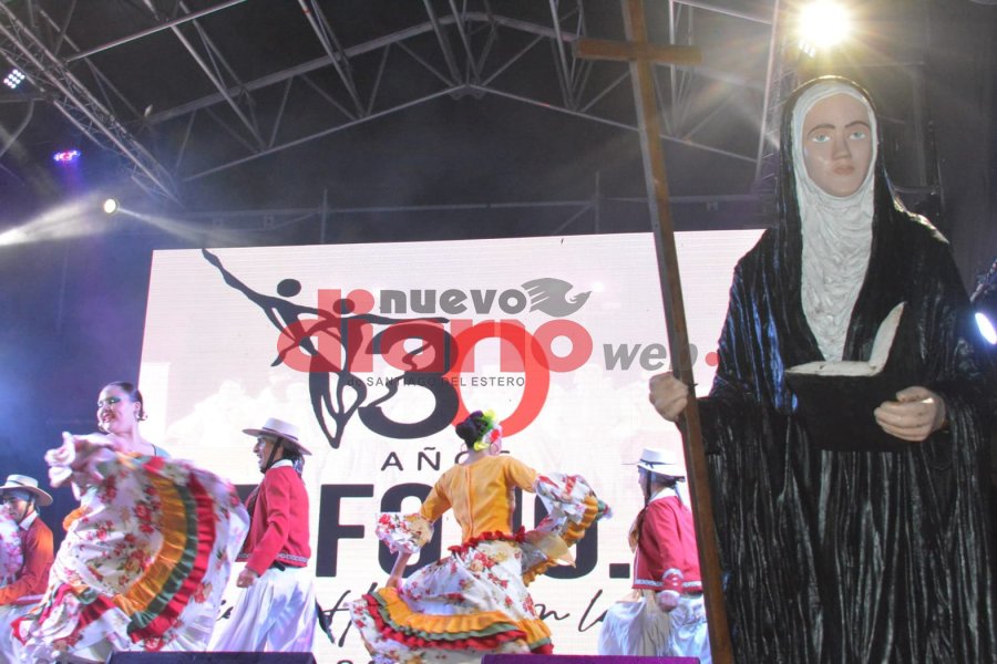 <b>La ciudad Capital contó con una vigilia plagada de artistas. </b>