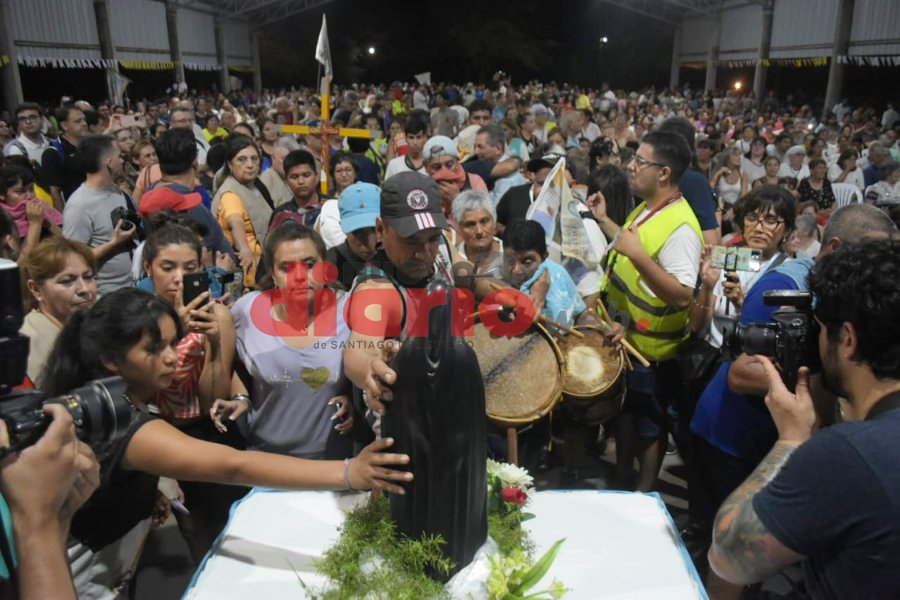 <b>Villa Sil&iacute;pica llev&oacute; a una multitud de fieles. </b>