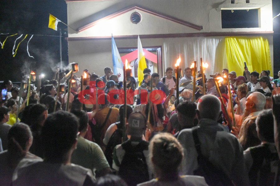 <b>Una multitud de fieles en el interior de la provincia. </b>