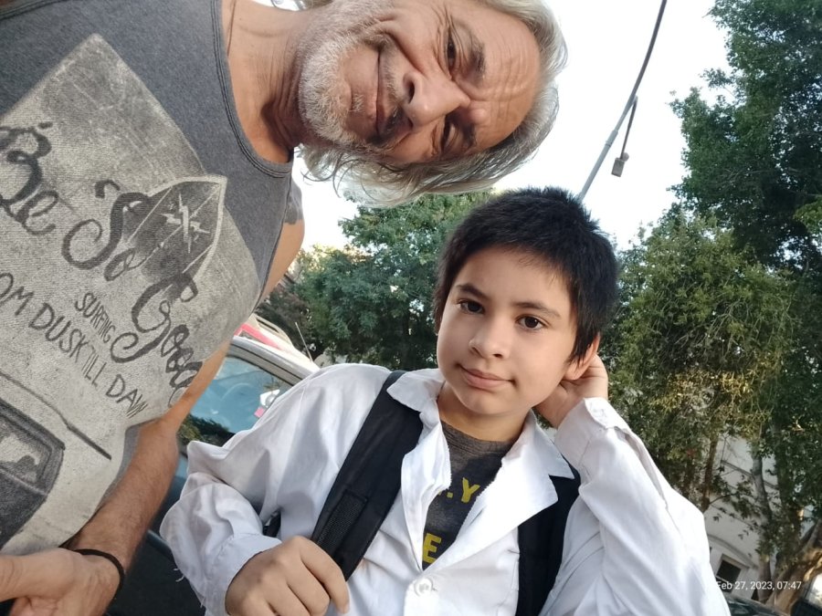 <b>Jorge y uno de sus hijos.</b>