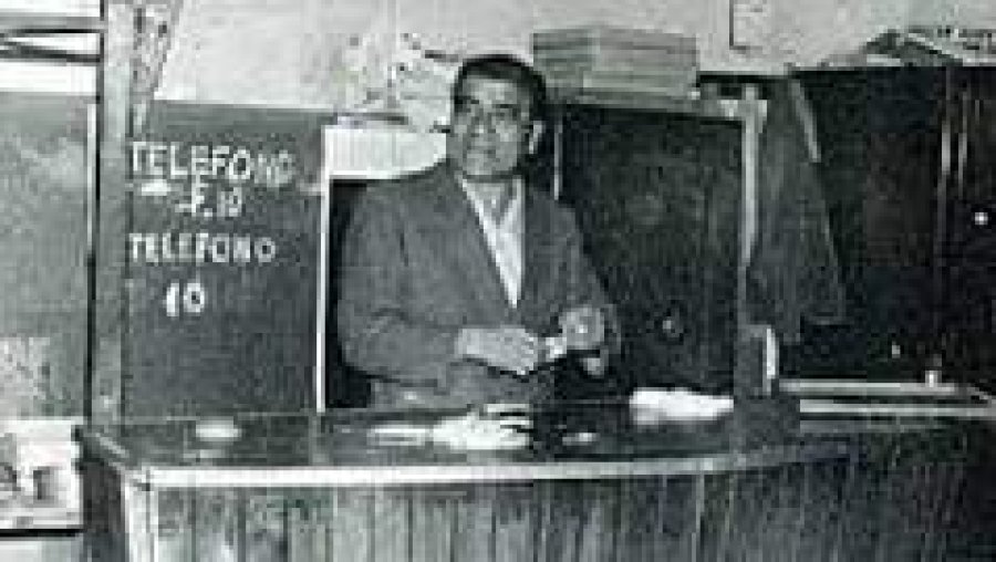 <b>Don Pedro Evaristo D&iacute;az atendiendo la caja de 