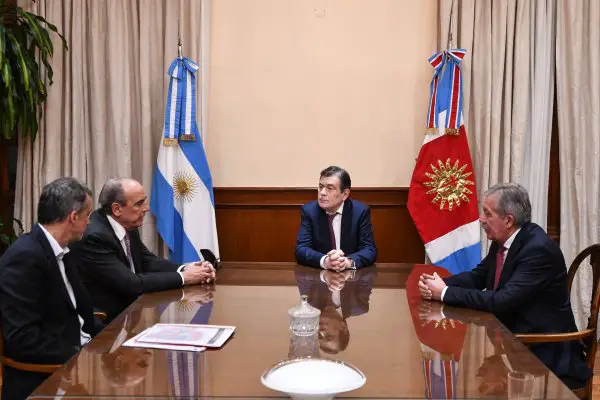 El gobernador Gerardo Zamora recibió a Guillermo Francos en Casa de Gobierno