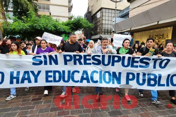 Se realizó la marcha universitaria en Santiago del Estero [FOTOS Y VIDEOS]