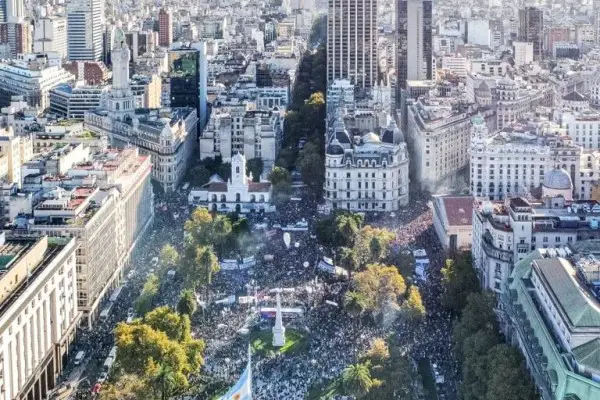 Acto en Plaza de Mayo: “Lucharemos en una irrenunciable resistencia pacífica y democrática”