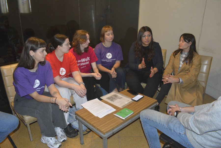 Margaux, Dora, Julia, Dagn&eacute;, Virginia y Eugenia.