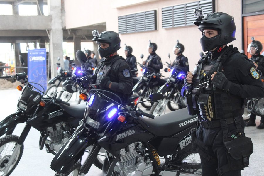 La criatura no respiraba y la reanimaron. La criatura no respiraba y la reanimaron.