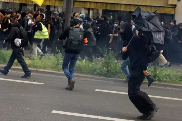 Incidentes en la marcha por el Día del Trabajador en Francia: enfrentamientos con la Policía y hay detenidos