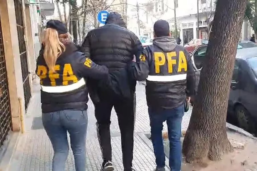 Asi lo llevaban al pervertido.
