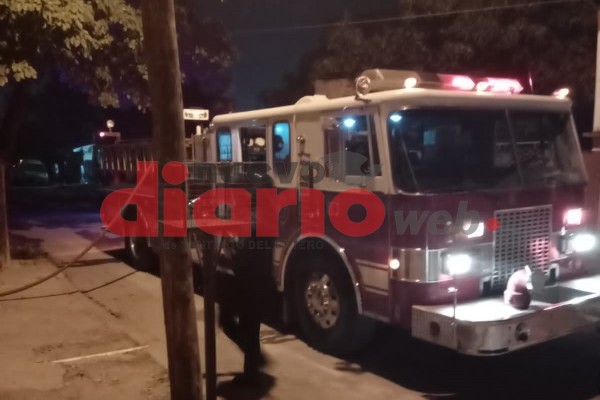 Se incendió un taller en el B° Huaico Hondo: Los Bomberos lograron extinguir las llamas