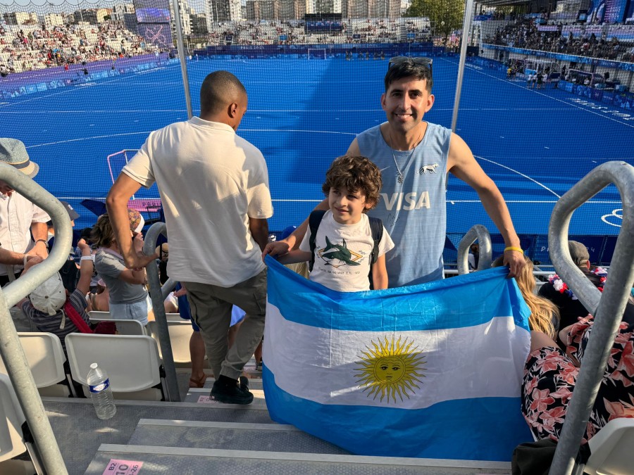 Siempre con la bandera Argentina presente a donde va.