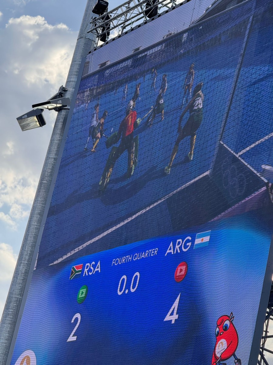 Gran festejo por el triunfo de las Leonas.