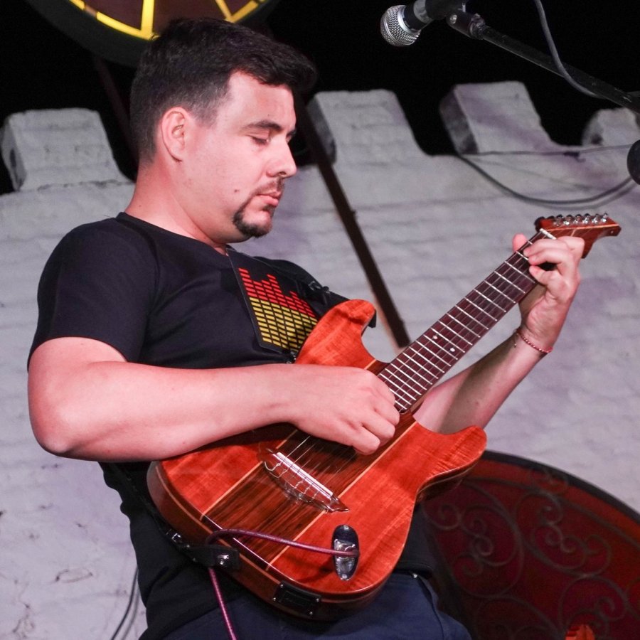 Su hijo Pablo Mema Jr.