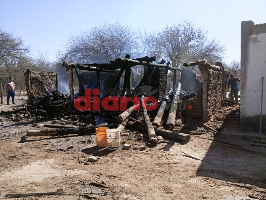 Las p&eacute;rdidas en el lugar fueron totales (Foto Nuevo Diario Web).