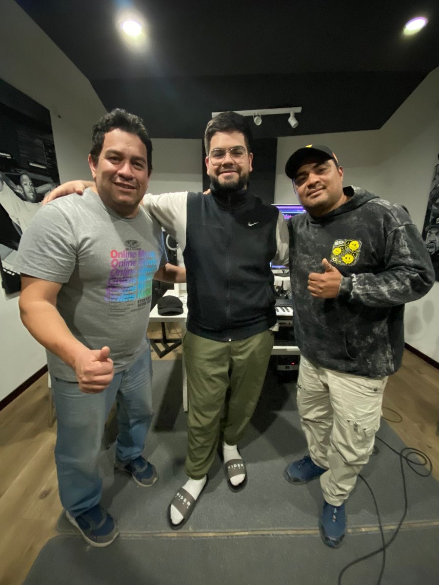 Carlitos Gerez, Gmusik e Iv&aacute;n Gut&eacute;rrez.