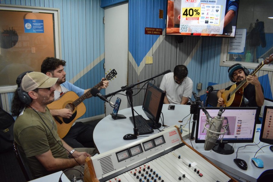 La banda con todo su arte en La Radio de los Santiagueños