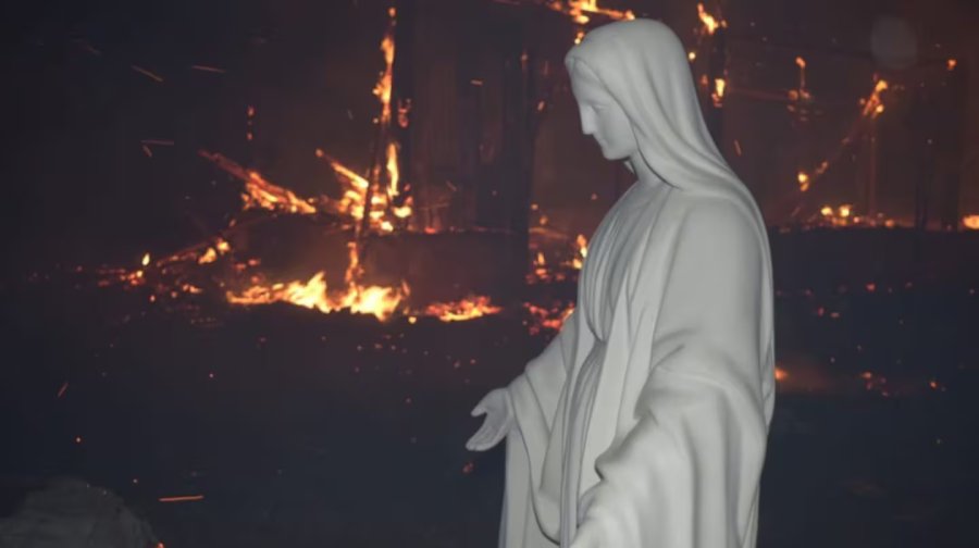 El fot&oacute;grafo, que retrat&oacute; la imágen dijo que la Virgen estaba totalmente limpia, sin señales de haber sufrido un incendio a su alrededor.