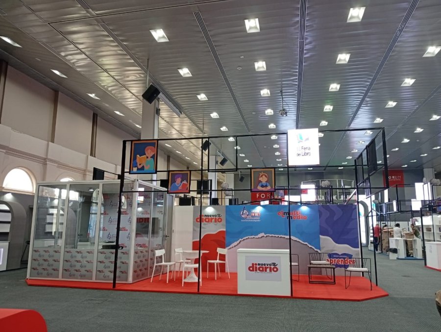 El stand del Multimedio, desde donde acompañaremos a la comunidad a lo largo de los cinco d&iacute;as.