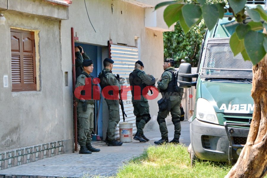 Allanamiento en el B&ordm; Gas del Estado.