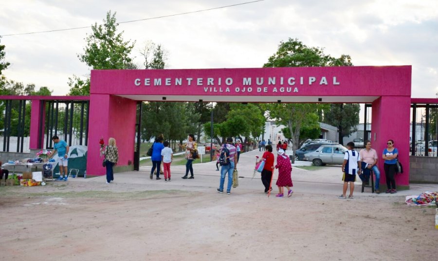Se oficiar&aacute; la Santa Misa en el cementerio local.