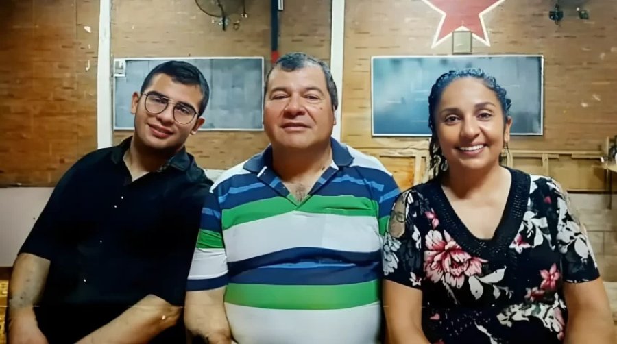 Familia Sena: Cesar, el que fuera novio de Cecilia, Emerenciano y Marcela Acu&ntilde;a.