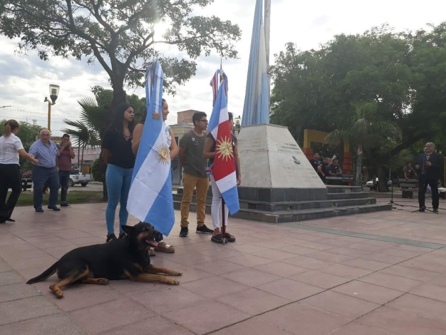 No se pod&iacute;a perder ning&uacute;n acto protocolar que se desarrolle en la plaza Belgrano.