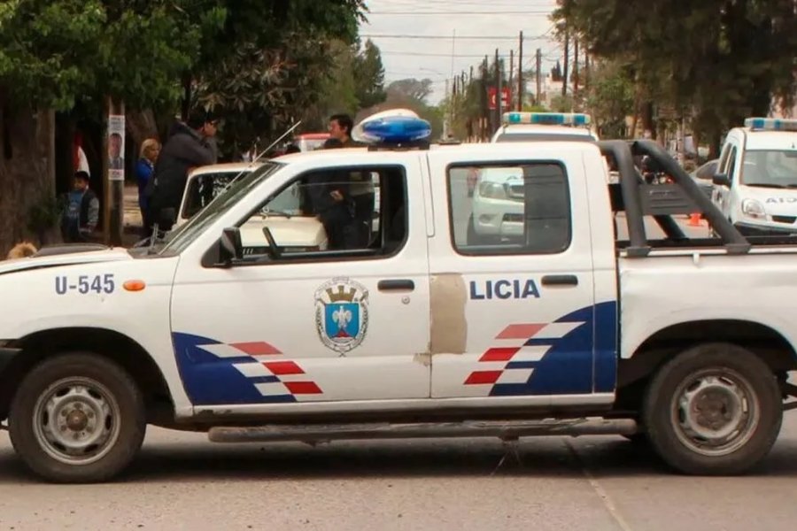 La Policía inició la investigación sobre el caso. La Policía inició la investigación sobre el caso.