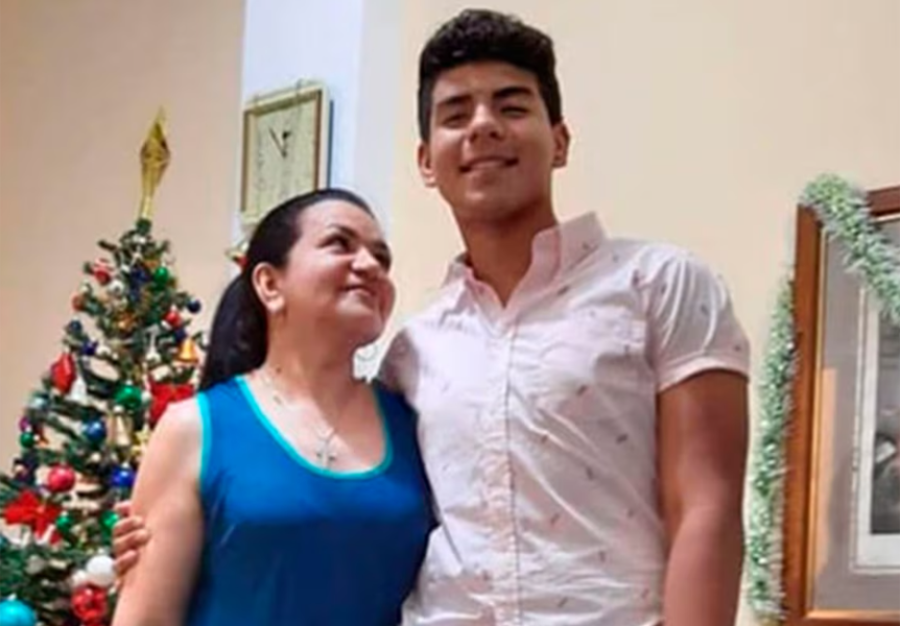 Fernando y su mam&aacute;.