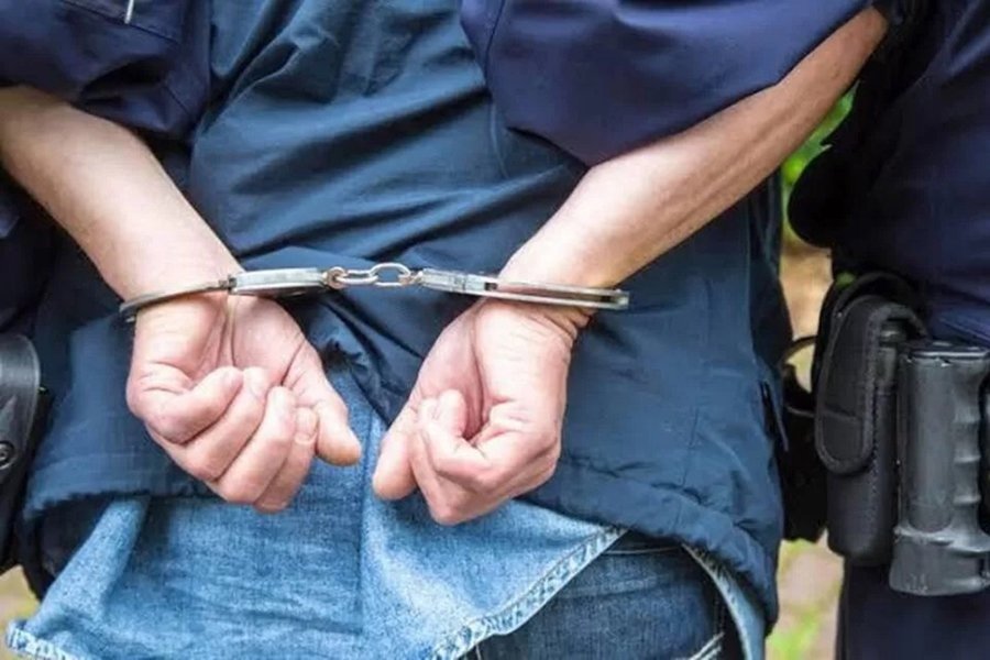 Fue detenido en un allanamiento. Fue detenido en un allanamiento.