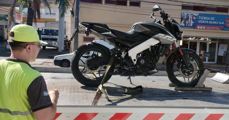La motocicleta est&aacute; intacta. &iquest;C&oacute;mo pudo chocar un cami&oacute;n de atr&aacute;s?
