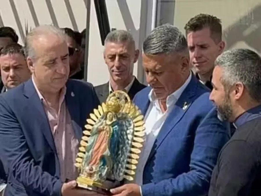 Ariel Sclafani, armador de la lista de la Locomotora Oliveras, junto al presidente de la AFA, Chiqui Tapia.
