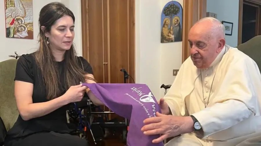 Francisco recibi&oacute; a la nieta de Esther e hija de Ana Mar&iacute;a, Anita Fern&aacute;ndez, en agosto de 2024