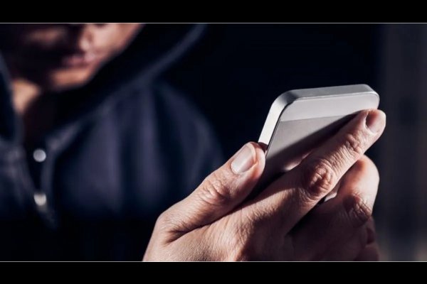 Sorprendieron a una pareja debajo del puente nuevo y le robaron los teléfonos