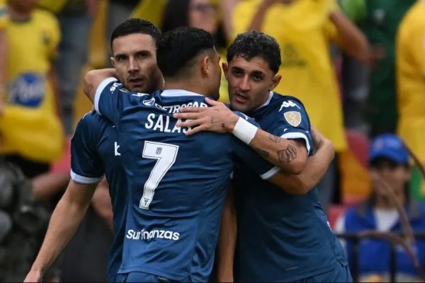 Racing goleó a Atlético Bucaramanga y es líder de su grupo
