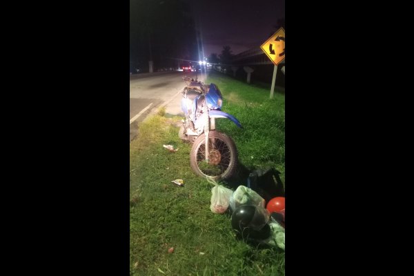 Dos motociclistas lesionados en una colisión con un auto en la zona norte