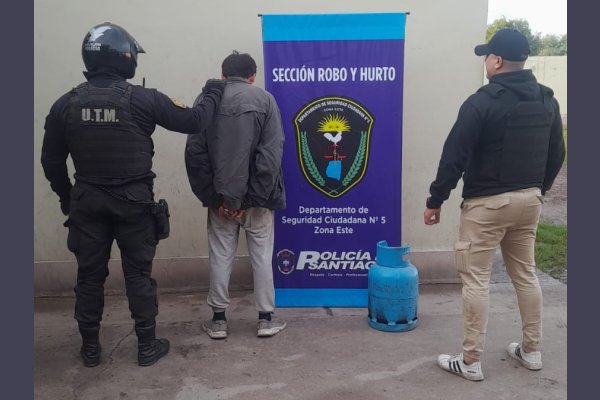 Un joven le robó una garrafa a su propia madre y cayó momentos después