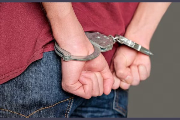 Arrebataron $ 82 mil y en la huída, cayeron: El conductor fue atrapado
