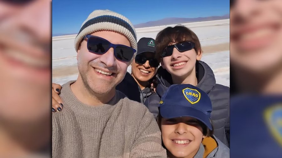 Bernardo Adri&aacute;n Seltzer (53), Laura Fernanda Leguizam&oacute;n (50), y sus hijos Ian (15) e Ivo (12)