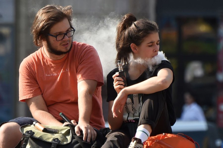 El cigarrillo cl&aacute;sico provoca m&aacute;s de 8 millones de muertes al a&ntilde;o. Imagen: P&aacute;gina 12