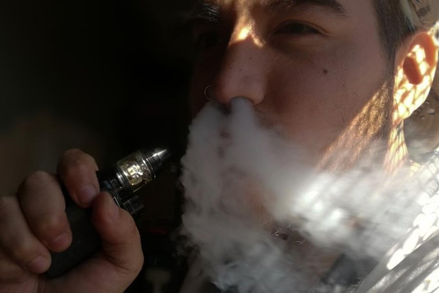 Los adolescentes que vapean pueden volverse adictos m&aacute;s r&aacute;pidamente que aquellos que fuman cigarrillos.