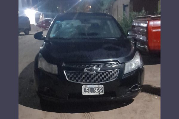 Beltrán: Un sujeto arrojó a una joven afuera de un auto y se llevó el vehículo