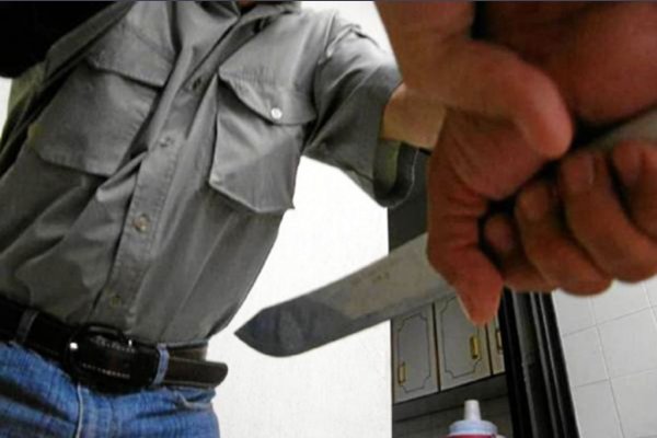 Seguirá detenido por herir con cuchillo al sujeto con el que bebía