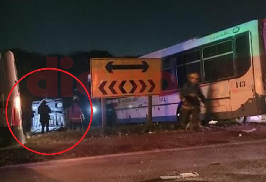 <b>El cami&oacute;n qued&oacute; con sus ruedas hacia arriba.</b>