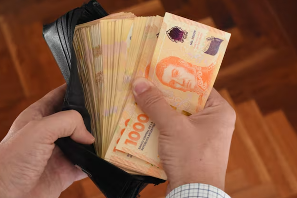 Luego de tres meses de caída, los salarios volverían a recuperarse en mayo
