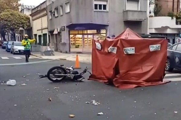 Choque entre un colectivo y una moto dejó un delivery muerto
