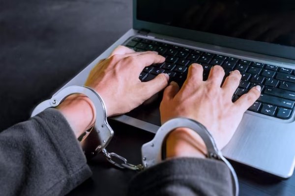Condenaron a un hombre por el hallazgo de material aberrante en su computadora