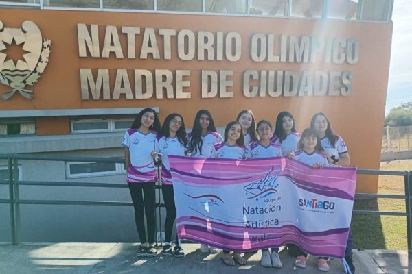 Santiagueñas van por toda la gloria en Natación Artísticas